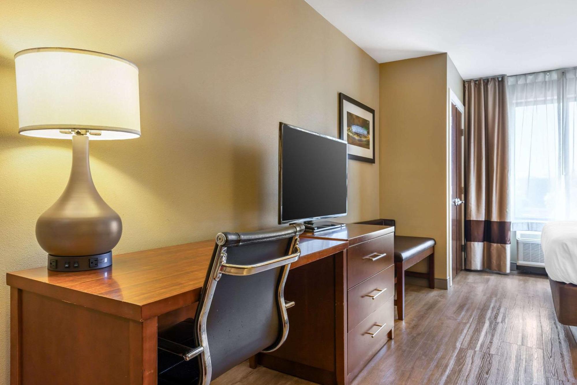 Comfort Inn & Suites At Crossplex Village Birmingham Zewnętrze zdjęcie