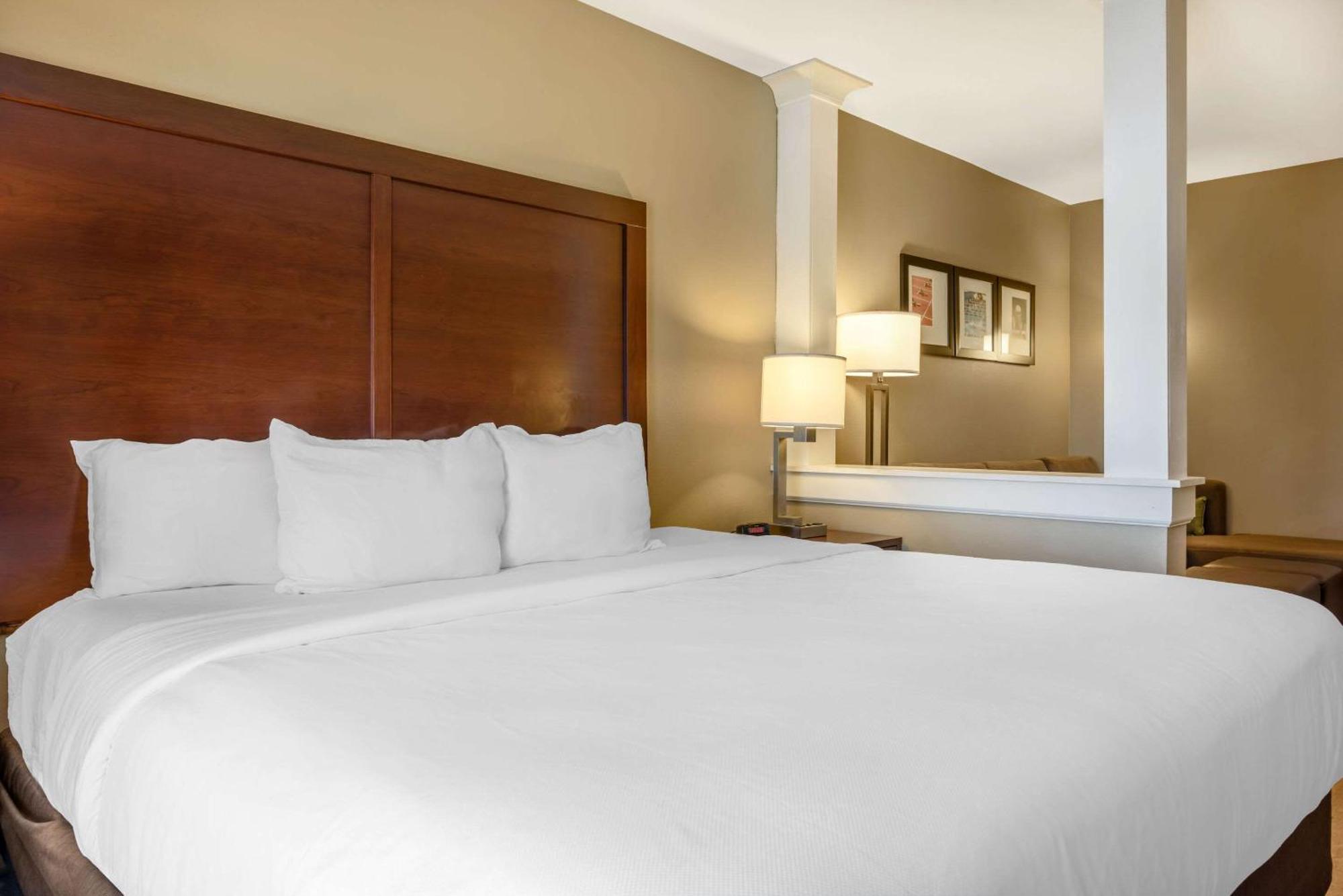 Comfort Inn & Suites At Crossplex Village Birmingham Zewnętrze zdjęcie